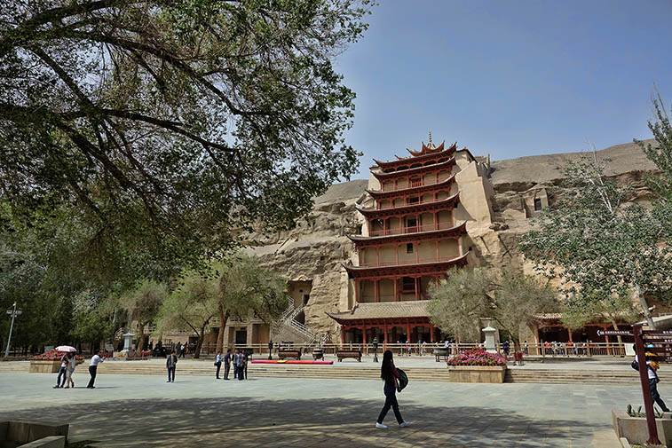 VR Experience of Dunhuang 285 cave